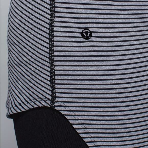 LULULEMON Awesoma Henley in Hyper Stripe Black Heathered Slate Sz. 4 - Picture 13 of 14